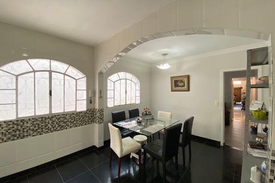 Casa à venda com 3 quartos, 178m² em Padre Eustáquio, Belo Horizonte