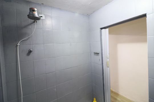Banheiro de casa para alugar com 2 quartos, 75m² em Vila Osasco, Osasco