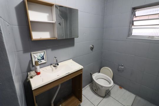 Banheiro de casa para alugar com 2 quartos, 75m² em Vila Osasco, Osasco