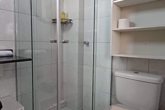 Banheiro de kitnet/studio à venda com 1 quarto, 22m² em Bigorrilho, Curitiba