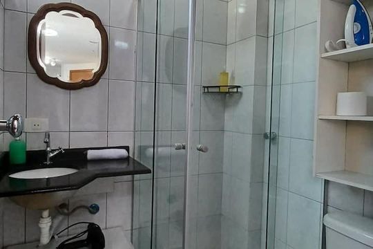 Banheiro de kitnet/studio à venda com 1 quarto, 22m² em Bigorrilho, Curitiba