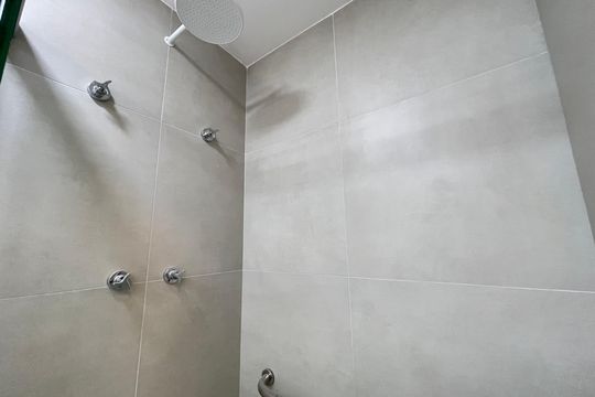 Banheiro de kitnet/studio para alugar com 1 quarto, 25m² em Butantã, São Paulo