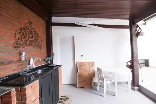 Casa à venda com 5 quartos, 305m² em Parque Sao Domingos, São Paulo