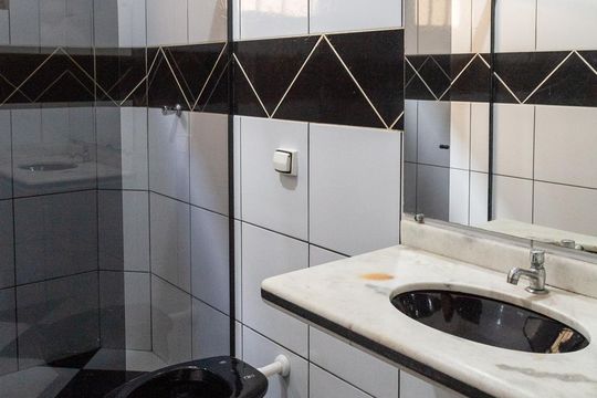 Banheiro 1 de casa para alugar com 3 quartos, 100m² em Vila Nova Bonsucesso, Guarulhos