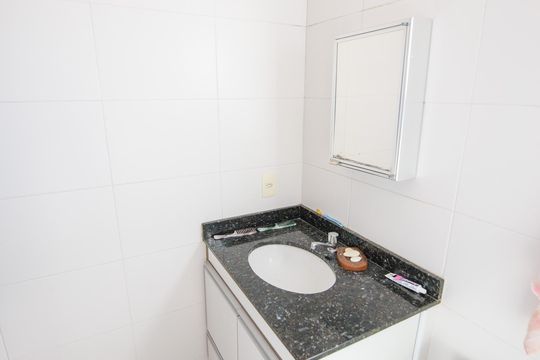 Banheiro Social de apartamento para alugar com 2 quartos, 60m² em Parque Residencial Bom Conselho, Taubaté