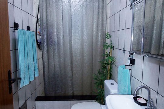 Banheiro Social de casa à venda com 3 quartos, 180m² em Olaria, Rio de Janeiro