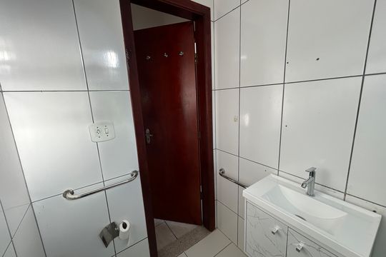 Banheiro de casa para alugar com 2 quartos, 60m² em Guadalupe, Rio de Janeiro