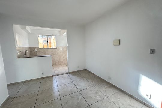 Sala de casa para alugar com 2 quartos, 60m² em Guadalupe, Rio de Janeiro