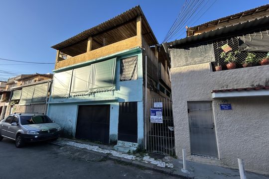 Fachada + Placa de casa para alugar com 2 quartos, 60m² em Guadalupe, Rio de Janeiro