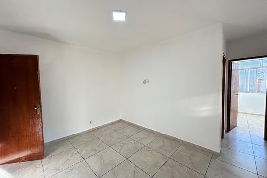 Sala de casa para alugar com 2 quartos, 60m² em Guadalupe, Rio de Janeiro