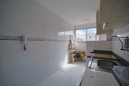 Cozinha de apartamento à venda com 2 quartos, 52m² em Jardim Danfer, São Paulo