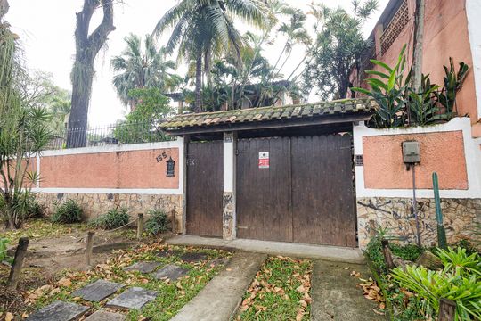 Fachada de casa à venda com 5 quartos, 550m² em Campo Grande, Rio de Janeiro
