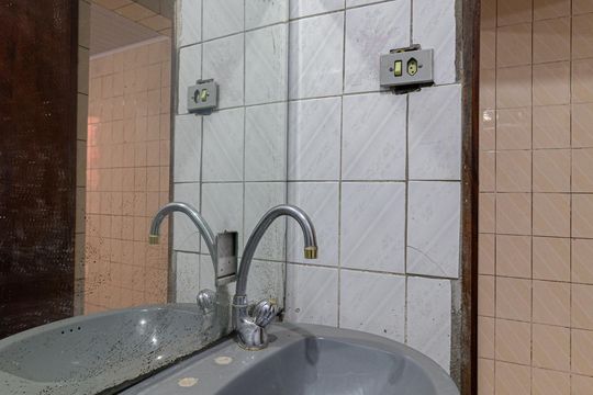 Banheiro social de casa para alugar com 1 quarto, 92m² em Jardim Camargo Novo, São Paulo