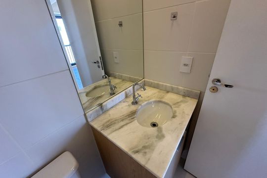 Banheiro de apartamento para alugar com 2 quartos, 48m² em Nova Aldeinha, Barueri