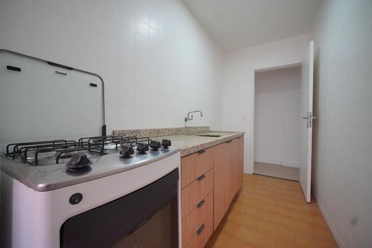 Cozinha de apartamento para alugar com 1 quarto, 47m² em Kobrasol, São José