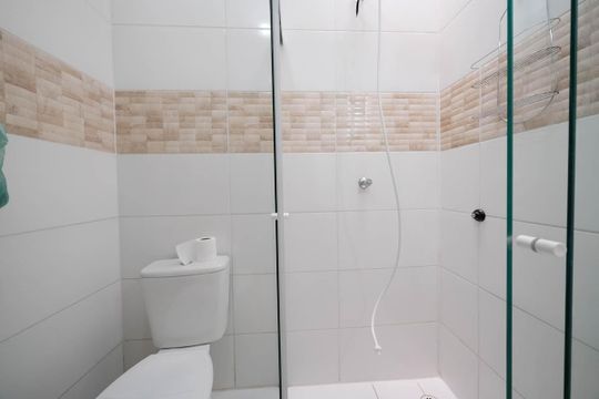 Banheiro de casa de condomínio à venda com 3 quartos, 97m² em Parque Boturussu, São Paulo