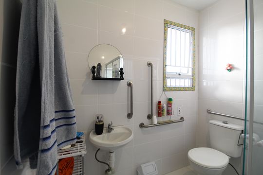 Banheiro de apartamento à venda com 1 quarto, 45m² em Anil, Rio de Janeiro