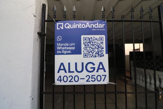 Placa de casa para alugar com 3 quartos, 180m² em Jardim Três Marias, São Paulo