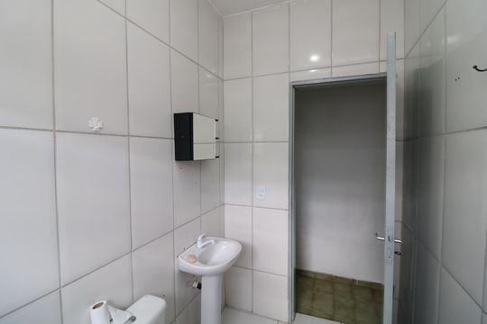 Banheiro social de casa para alugar com 3 quartos, 180m² em Jardim Três Marias, São Paulo