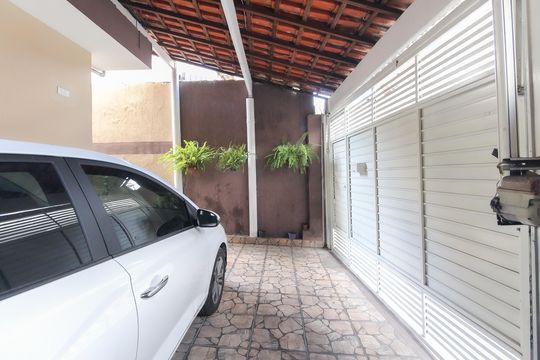 Garagem de casa à venda com 3 quartos, 102m² em Guaianases, São Paulo