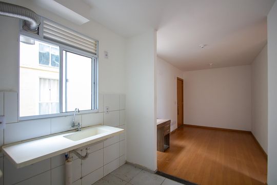 Cozinha de apartamento para alugar com 2 quartos, 42m² em Vila Lage, São Gonçalo