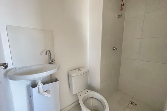 Banheiro de apartamento para alugar com 1 quarto, 35m² em Ferreira, São Paulo