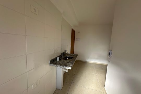 Cozinha de apartamento para alugar com 2 quartos, 46m² em Parque Sao Vicente, São Vicente