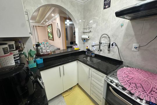 Cozinha de apartamento à venda com 2 quartos, 48m² em Jardim Regina, São Paulo