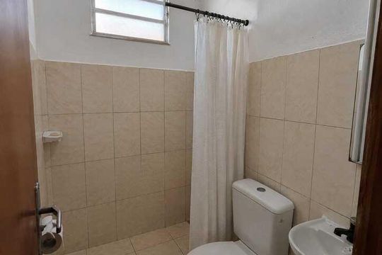 Banheiro de apartamento para alugar com 2 quartos, 44m² em Bangu Senador Camará , Rio de Janeiro