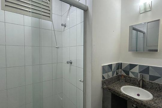 Banheiro de apartamento para alugar com 1 quarto, 29m² em Santo Amaro, São Paulo