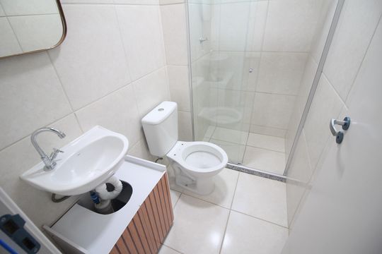 Banheiro de apartamento para alugar com 2 quartos, 50m² em Bairro da Glória, Contagem