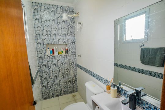 Banheiro da Suíte de apartamento à venda com 2 quartos, 94m² em Parque das Nações, Santo André