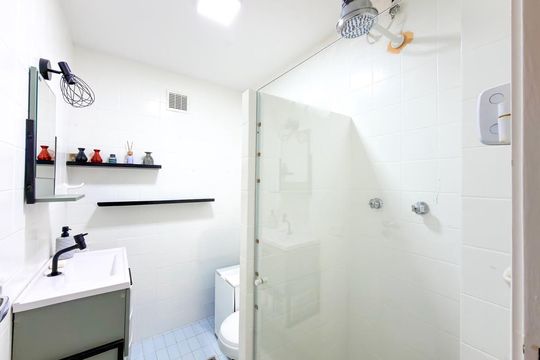 Banheiro social de apartamento à venda com 3 quartos, 90m² em Tijuca, Rio de Janeiro
