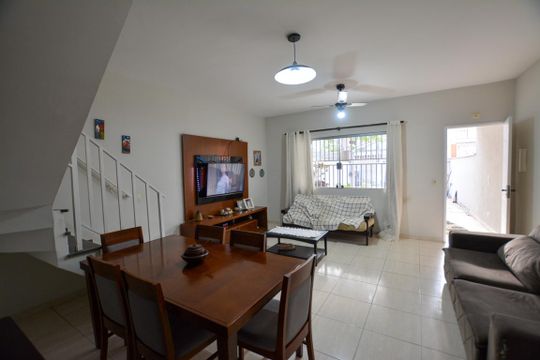 SALA de casa à venda com 3 quartos, 730m² em Jardim Everest, São Paulo