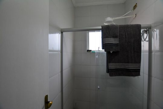 BANHEIRO de casa à venda com 3 quartos, 730m² em Jardim Everest, São Paulo