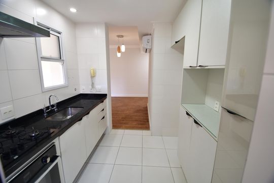 Cozinha de apartamento para alugar com 2 quartos, 80m² em Cambuí, Campinas