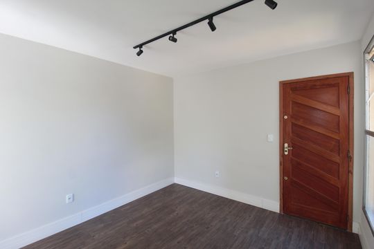 Sala de apartamento à venda com 2 quartos, 46m² em São Francisco, Belo Horizonte