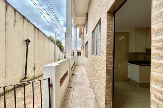 Área externa de casa para alugar com 2 quartos, 60m² em Vila Guarani (zona Sul), São Paulo