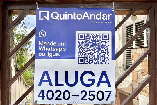 Plaquinha instalada de casa para alugar com 2 quartos, 60m² em Vila Guarani (zona Sul), São Paulo