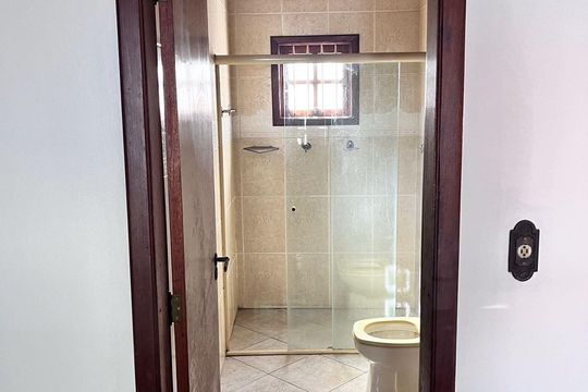 Banheiro de casa à venda com 3 quartos, 157m² em Guajuviras, Canoas