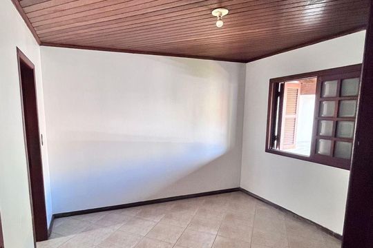 Quarto de casa à venda com 3 quartos, 157m² em Guajuviras, Canoas