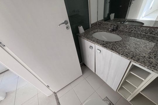 Banheiro de apartamento à venda com 2 quartos, 68m² em Barra da Tijuca, Rio de Janeiro