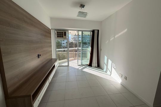 Sala de apartamento à venda com 2 quartos, 68m² em Barra da Tijuca, Rio de Janeiro