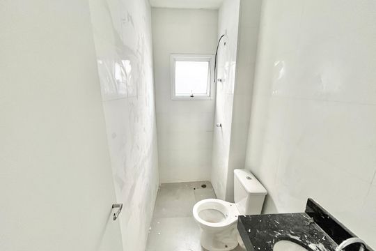 Banheiro social de apartamento à venda com 1 quarto, 32m² em Jardim Primavera, São Paulo