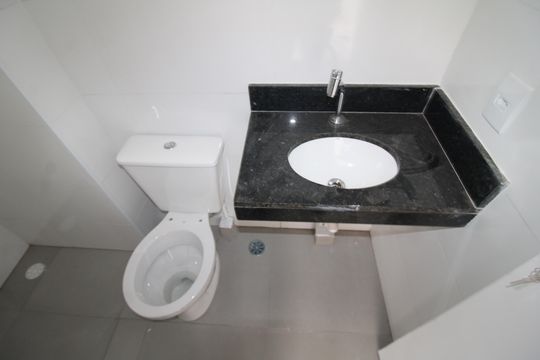 Banheiro de apartamento à venda com 2 quartos, 40m² em Jardim Primavera, São Paulo