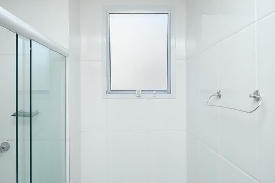 Banheiro de apartamento para alugar com 2 quartos, 42m² em Rocha Sobrinho, Mesquita