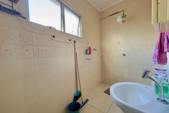 Banheiro 1 de casa à venda com 2 quartos, 106m² em Jardim Frizzo, Guarulhos