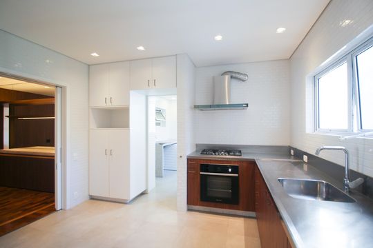 Cozinha de apartamento para alugar com 3 quartos, 148m² em Itaim Bibi, São Paulo