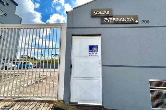 Placa instalada na fachada do imóvel de apartamento para alugar com 2 quartos, 48m² em Cidade Nova Bonsucesso, Guarulhos