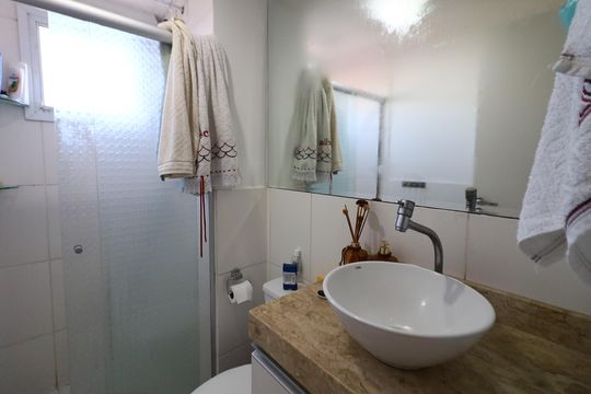 Banheiro de apartamento para alugar com 2 quartos, 49m² em Bussocaba, Osasco